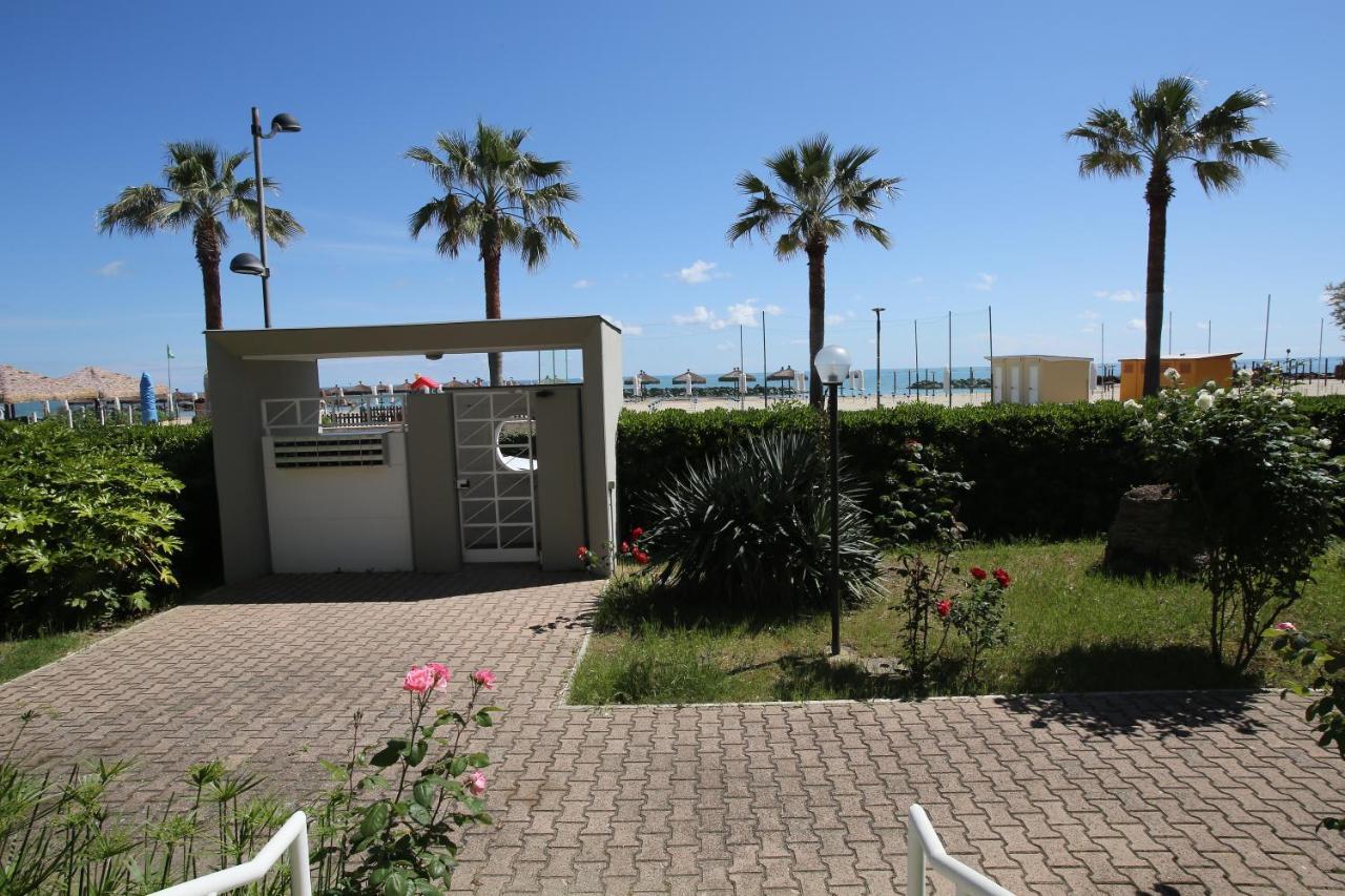 Residence Le Palme Montesilvano Marina Exterior foto